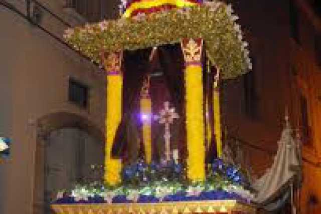 Bitonto, la leggenda del ''legno santo'': se salta una processione Bari se lo porta via